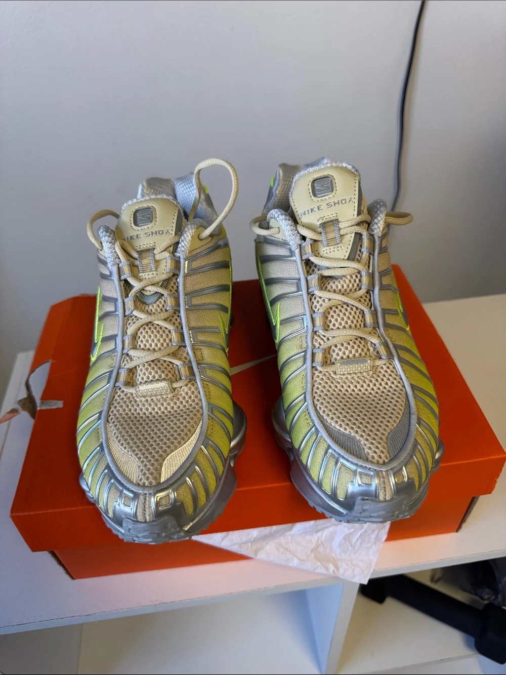 NEW Nike WOMAN Shox Low-Top Sneakers in Silver and Lime